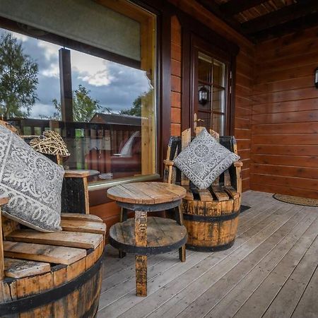 Red Squirrel Log Cabin With Hot Tub كيث المظهر الخارجي الصورة