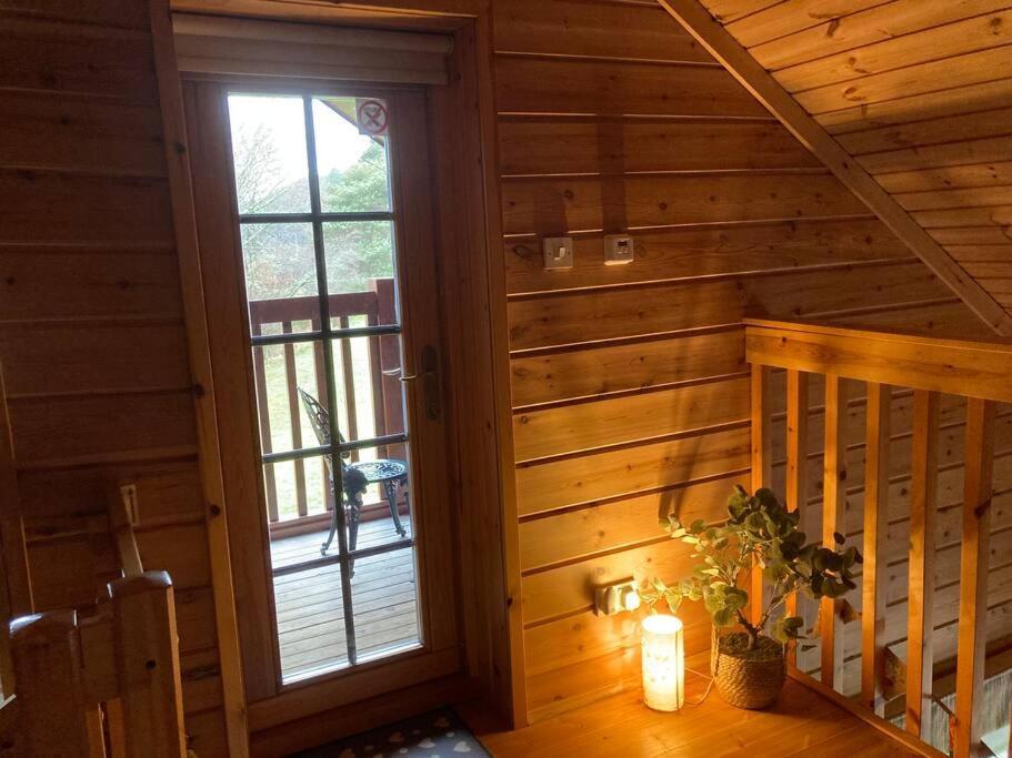 Red Squirrel Log Cabin With Hot Tub كيث المظهر الخارجي الصورة
